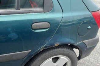 Vitre avant gauche FORD FIESTA 4