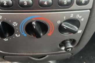 Vitre avant gauche FORD FIESTA 4