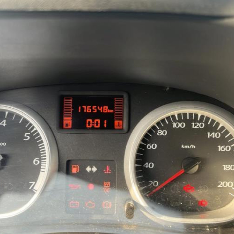 Vitre arriere droit DACIA DUSTER 1 Photo n°18