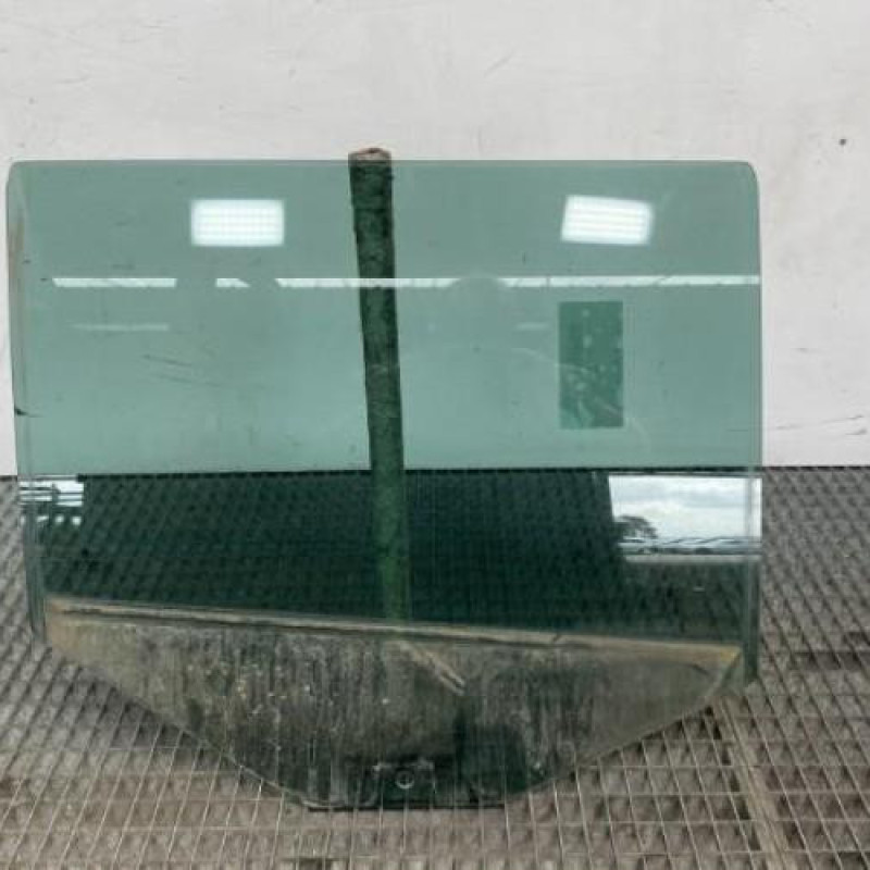Vitre arriere droit SKODA FABIA 2 Photo n°1