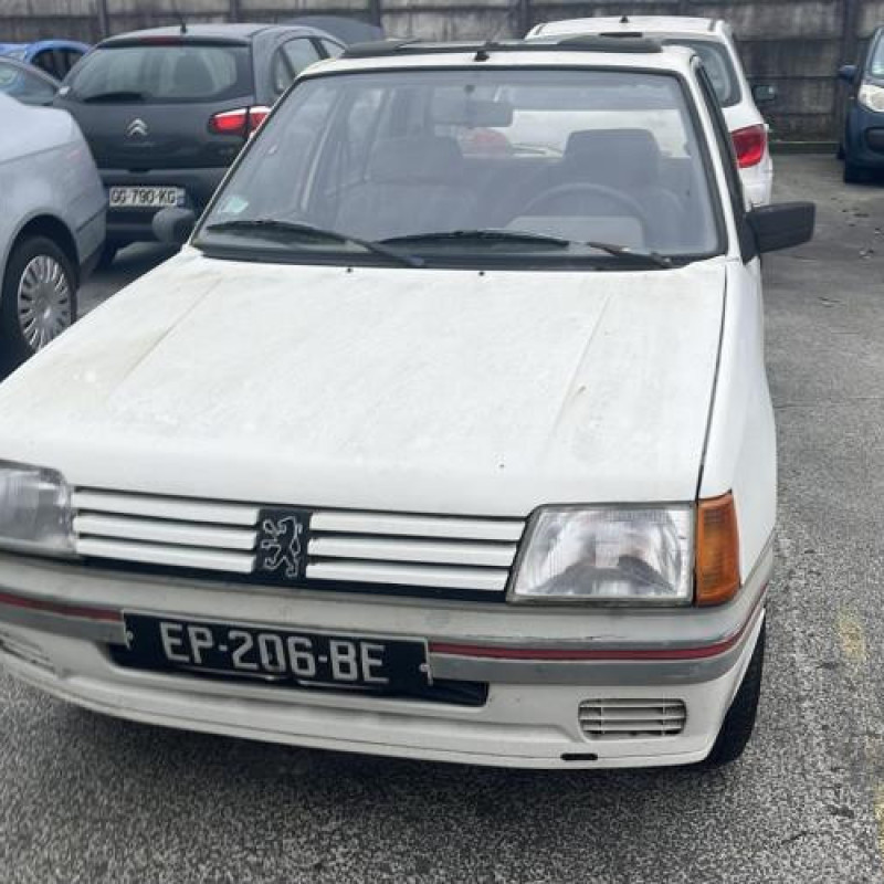 Vitre arriere gauche PEUGEOT 205 Photo n°6