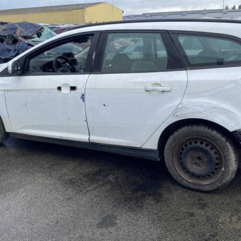 Feu arriere secondaire gauche (feux) FORD FOCUS 3 Photo n°10
