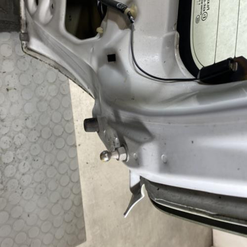 Malle/Hayon arriere SUZUKI SWIFT 3 Photo n°10