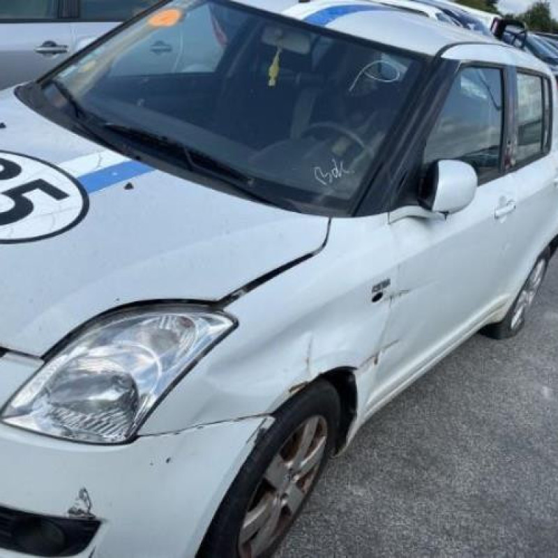 Malle/Hayon arriere SUZUKI SWIFT 3 Photo n°14