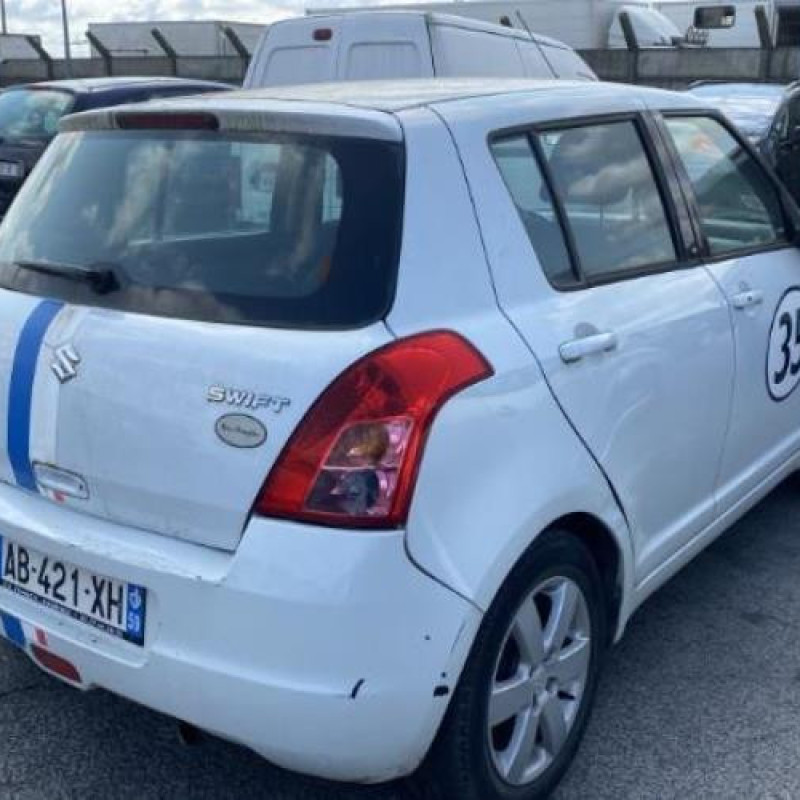 Malle/Hayon arriere SUZUKI SWIFT 3 Photo n°16