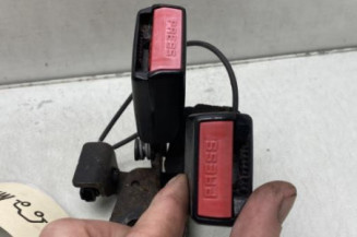 Attache ceinture arriere gauche RENAULT MEGANE 3 Photo n°1
