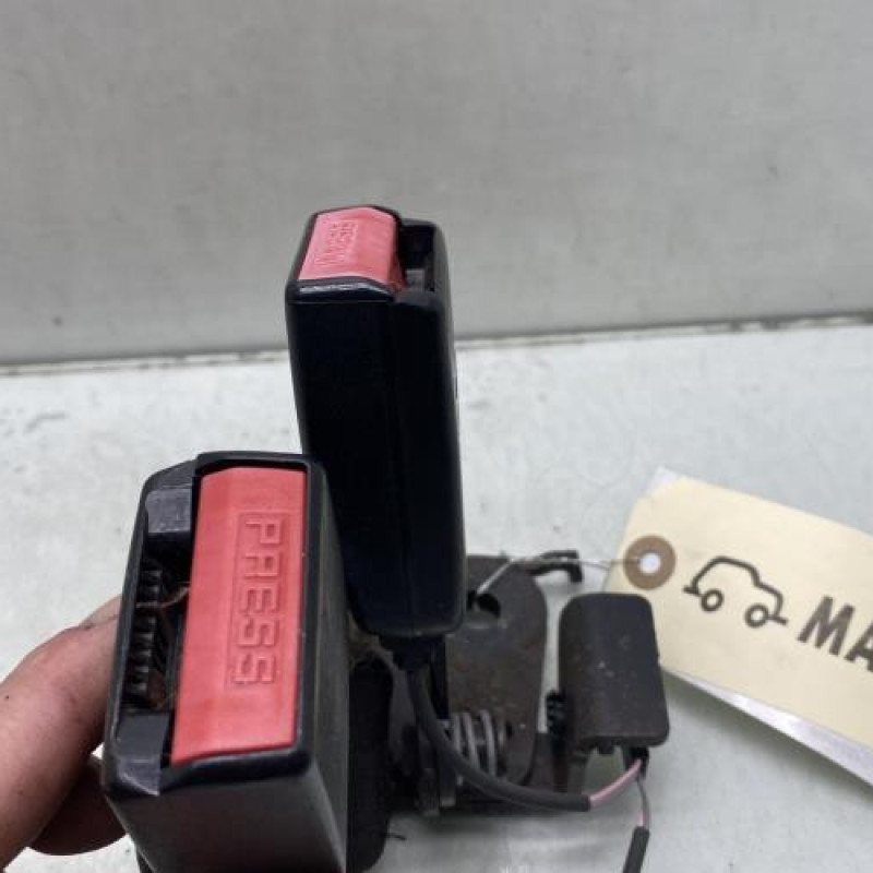 Attache ceinture arriere gauche RENAULT MEGANE 3 Photo n°4