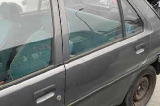 Moteur essuie glace arriere PEUGEOT 106