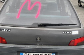 Moteur essuie glace arriere PEUGEOT 106