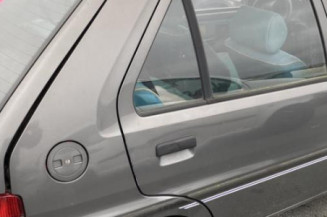 Moteur essuie glace arriere PEUGEOT 106