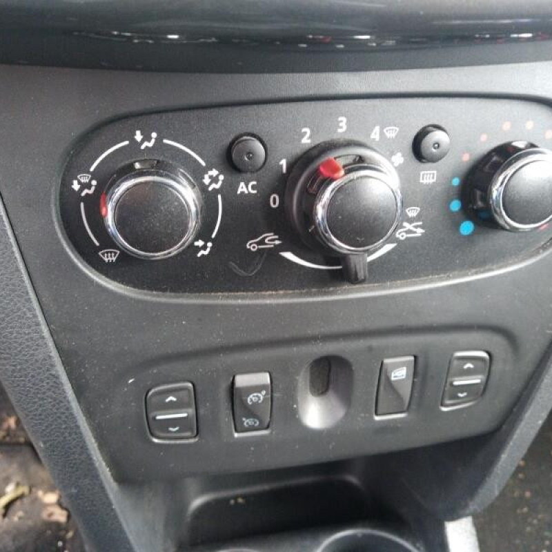 DACIA SANDERO 2 PHASE 1 1.5 BLUE DCI - 8V TURBO Photo n°31