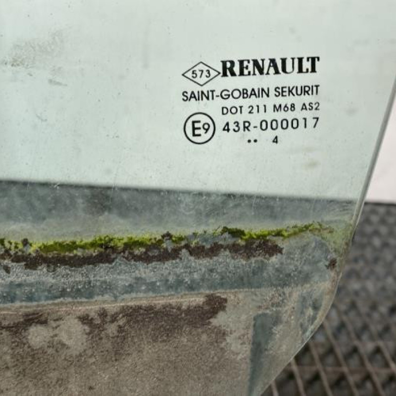 Vitre avant gauche RENAULT MEGANE 2 Photo n°5