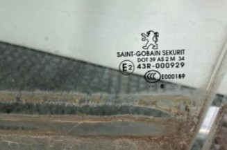 Vitre avant gauche PEUGEOT 308 1 SW