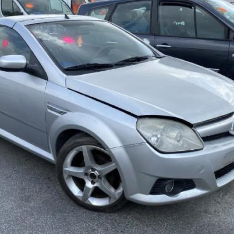 Vitre avant droit OPEL TIGRA 2 Photo n°8