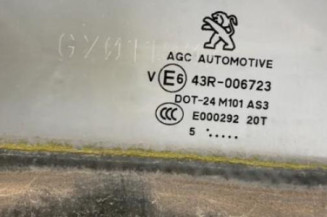 Vitre arriere droit PEUGEOT 2008 1
