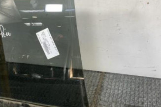 Vitre arriere droit PEUGEOT 2008 1