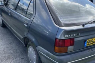 Moteur essuie glace arriere RENAULT R19