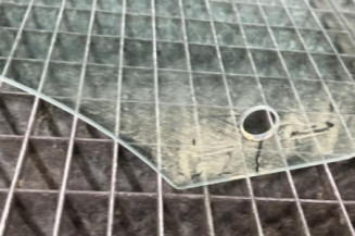 Vitre avant droit PEUGEOT 2008 2