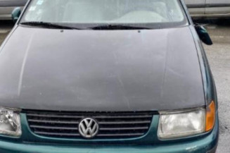 Vitre avant droit VOLKSWAGEN POLO 3
