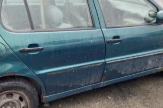 Vitre avant droit VOLKSWAGEN POLO 3