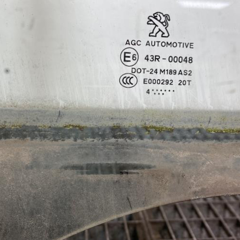 Vitre arriere droit PEUGEOT 2008 1 Photo n°5