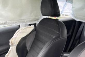 Vitre arriere droit PEUGEOT 2008 1