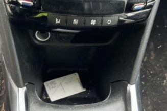 Vitre arriere droit PEUGEOT 2008 1