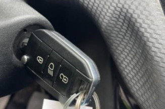 Vitre arriere droit PEUGEOT 2008 1