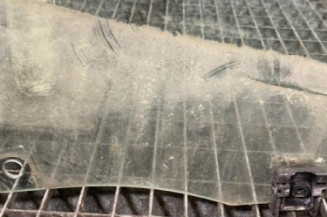 Vitre avant droit PEUGEOT 2008 1