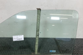 Vitre avant gauche FORD FIESTA 3 Photo n°1
