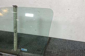 Vitre avant gauche FORD FIESTA 3