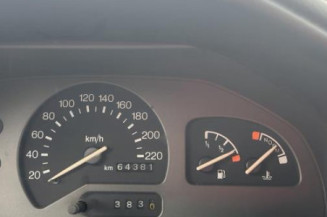 Vitre avant gauche FORD FIESTA 3