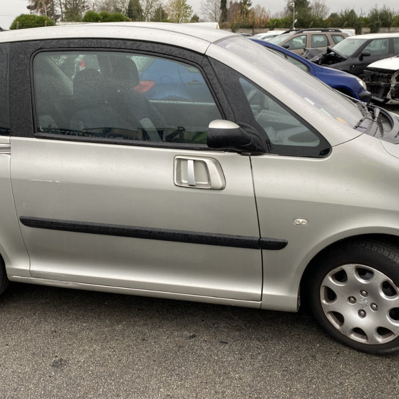 PEUGEOT 1007 1.4 HDI - 8V TURBO Photo n°7