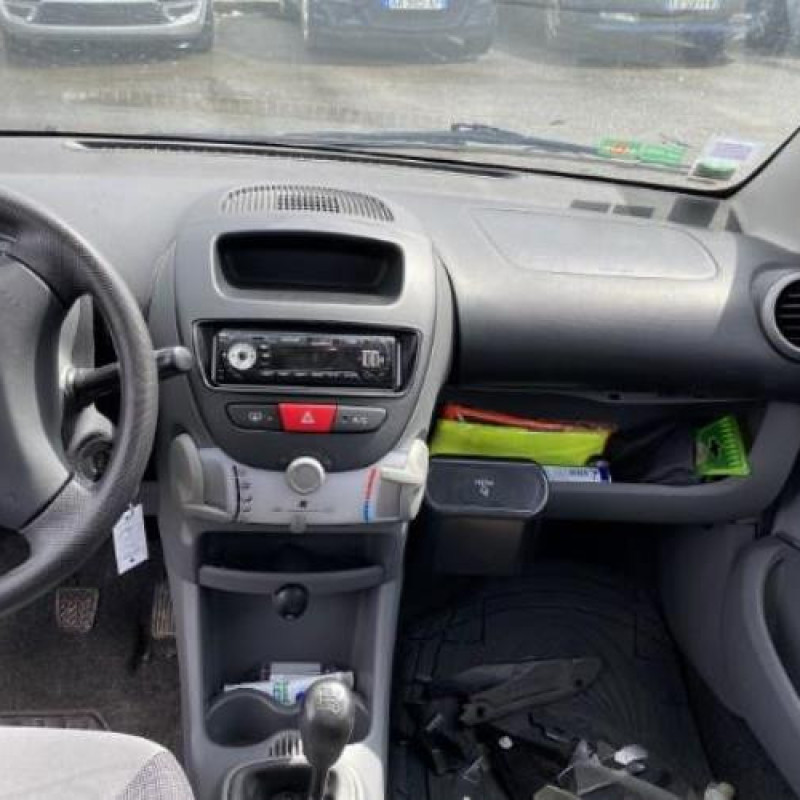 Pretensionneur de ceinture avant droit PEUGEOT 107 Photo n°13