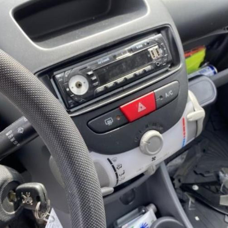 Pretensionneur de ceinture avant droit PEUGEOT 107 Photo n°15