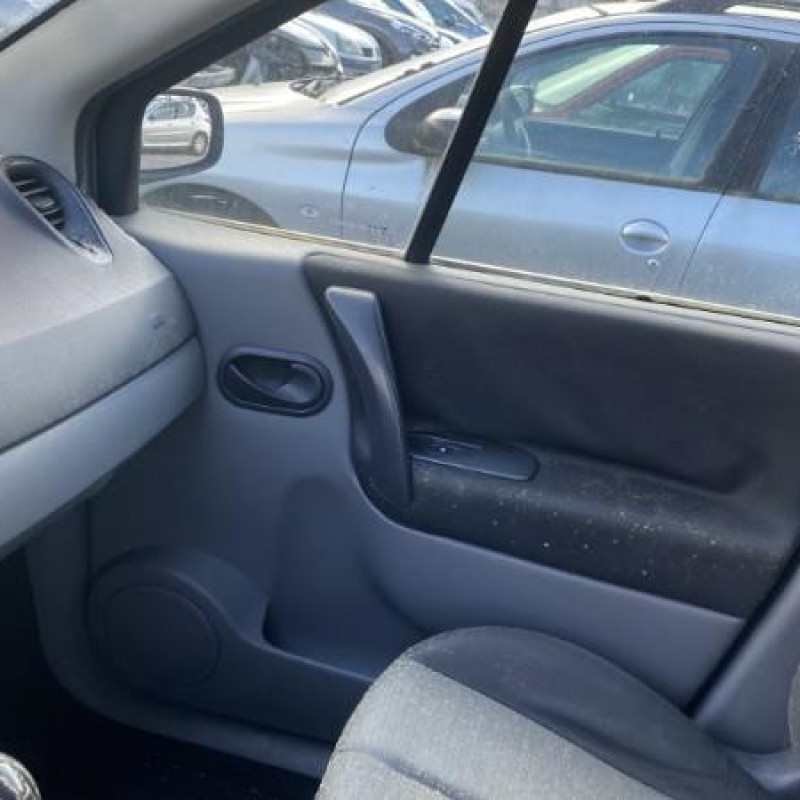 RENAULT SCENIC 2 PHASE 1 1.5 DCI - 8V TURBO Photo n°17