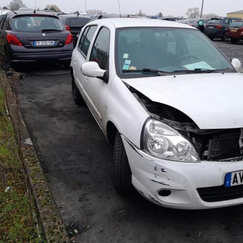 Malle/Hayon arriere RENAULT CLIO 2 CAMPUS Photo n°13