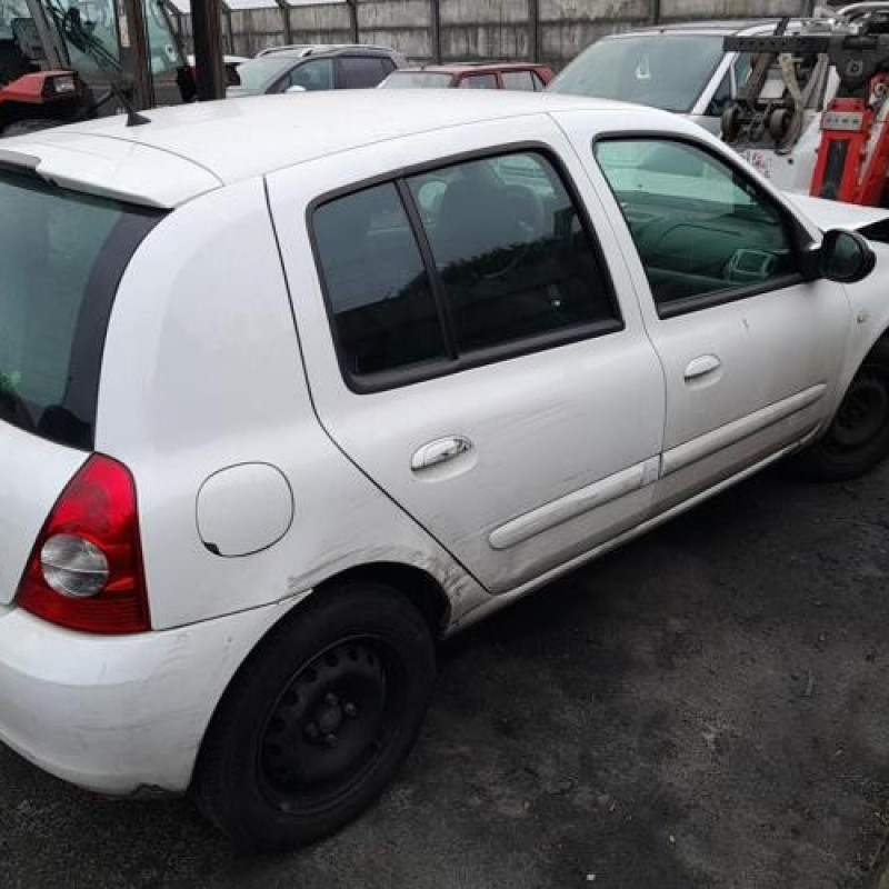 Malle/Hayon arriere RENAULT CLIO 2 CAMPUS Photo n°17