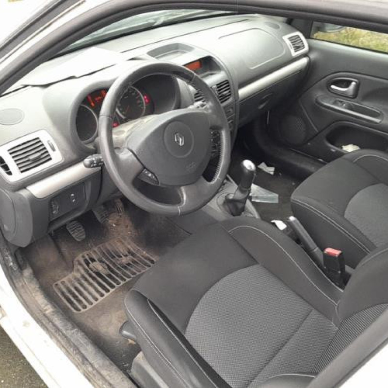 Malle/Hayon arriere RENAULT CLIO 2 CAMPUS Photo n°18