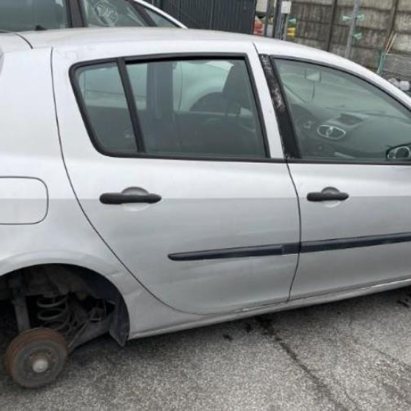 Anti brouillard arriere droit RENAULT CLIO 3 Photo n°10