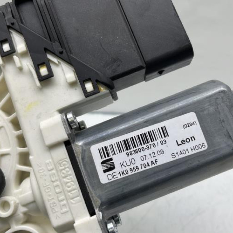 Leve vitre electrique arriere droit SEAT LEON 2 Photo n°5