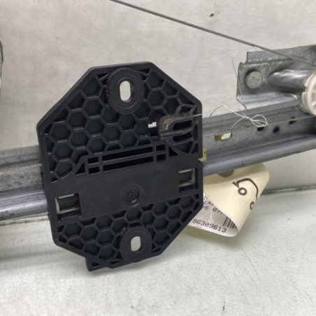 Leve vitre electrique avant droit DACIA SANDERO 2
