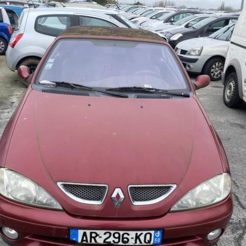 Pare choc avant RENAULT MEGANE 1 Photo n°10