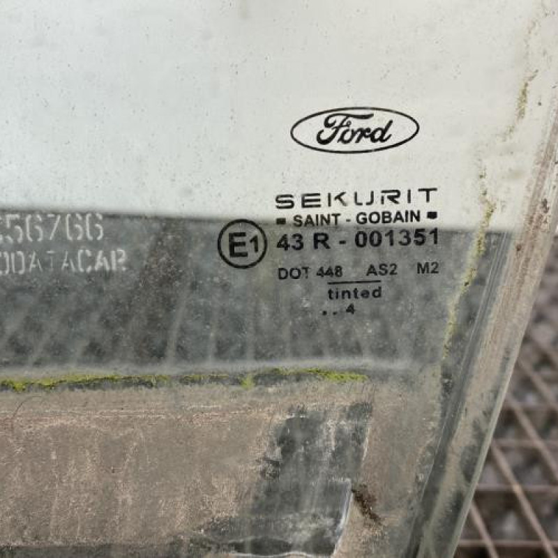 Vitre avant gauche FORD FOCUS 1 Photo n°4