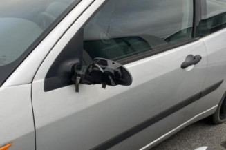 Vitre avant gauche FORD FOCUS 1