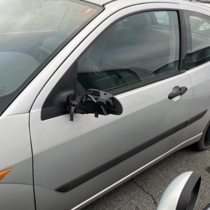 Vitre avant gauche FORD FOCUS 1 Photo n°20
