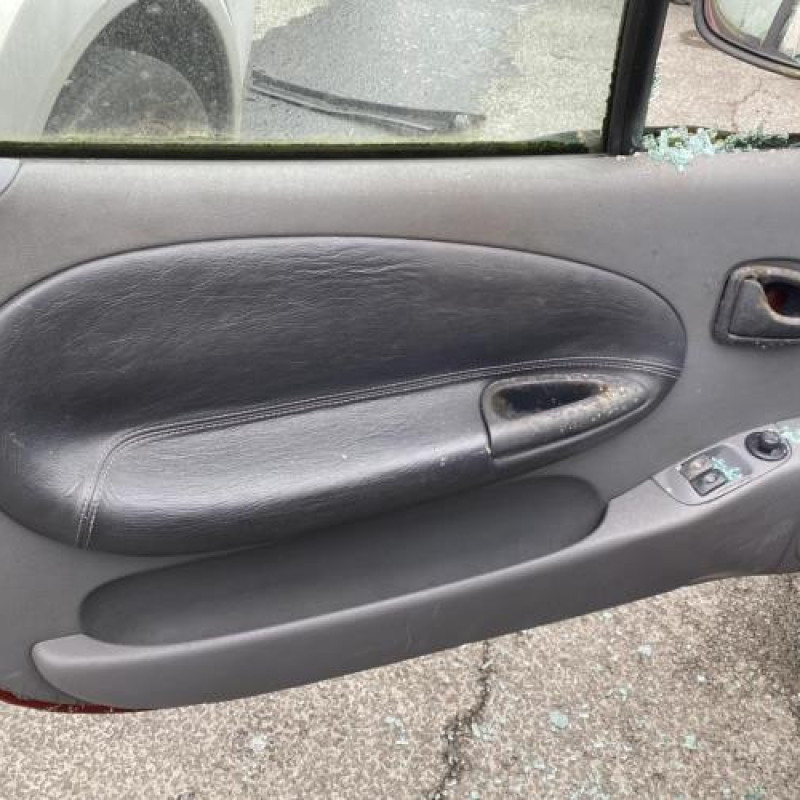 Porte avant droit RENAULT MEGANE 1 Photo n°18