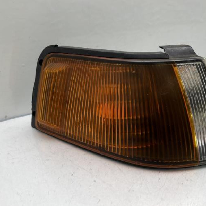 Optique avant secondaire droit (feux)(clignotant) MAZDA 323 4 Photo n°2