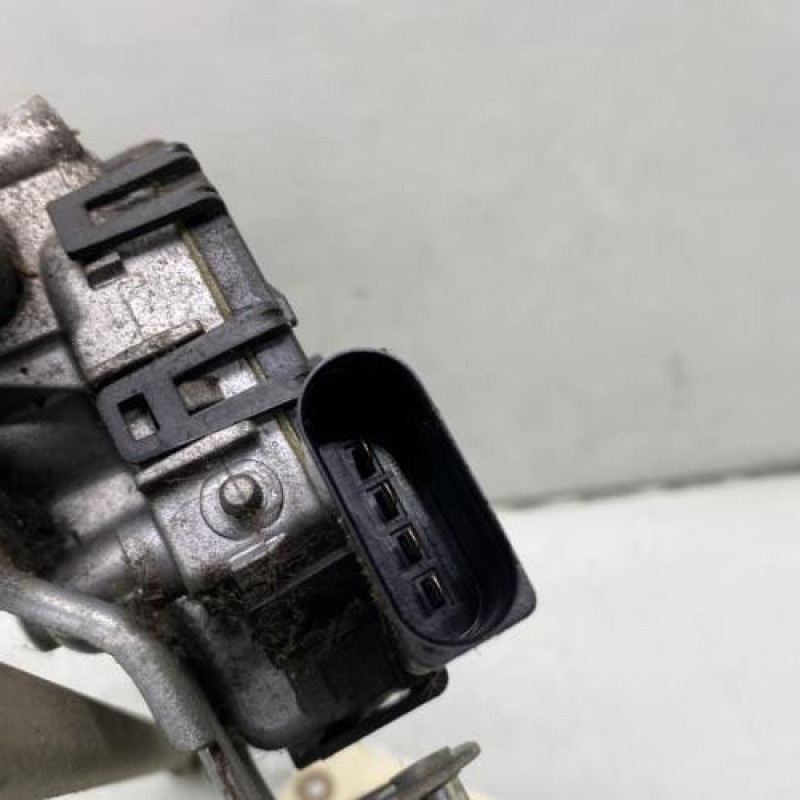 Moteur essuie glace avant VOLKSWAGEN POLO 5 Photo n°5