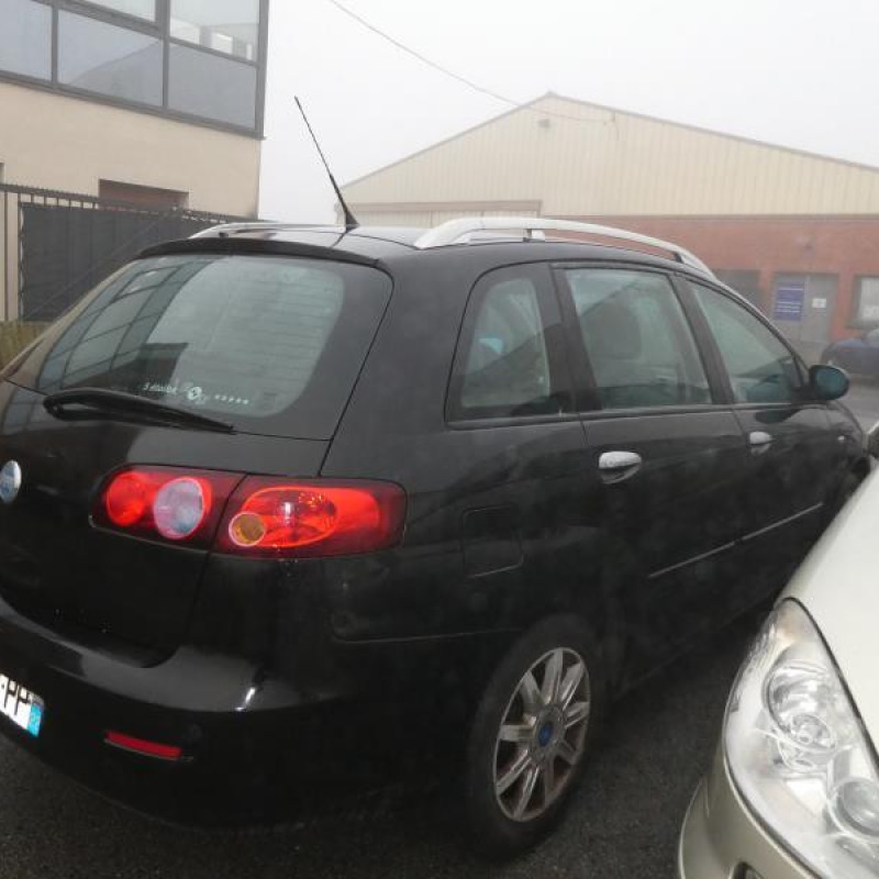FIAT CROMA 2 PHASE 1 BREAK 1.9 JTD - 16V TURBO MULTIJET Photo n°3